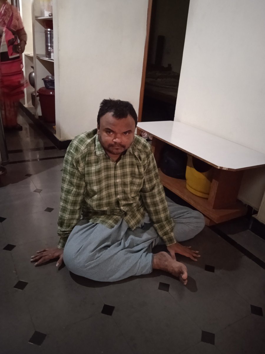 NarenderAitha's tweet image. గౌరవనీయులైన KTR గారికి,
         నా పేరు నరేందర్ ఐతా,మా స్వస్థలం పోతుగల్ , సిరిసిల్ల జిల్లా అక్కడ పని లేక బతుకుదెరువు కోసం హైదరాబాద్ వలస వచ్చాం .నేను musculor dystrophy (కండరాల క్షీణత) వ్యాధితో బాధ పడుతున్నాను.ఈ వ్యాధి రోజురోజూకి కండరాన్ని క్షీణింప చేస్తూంది @KTRTRS