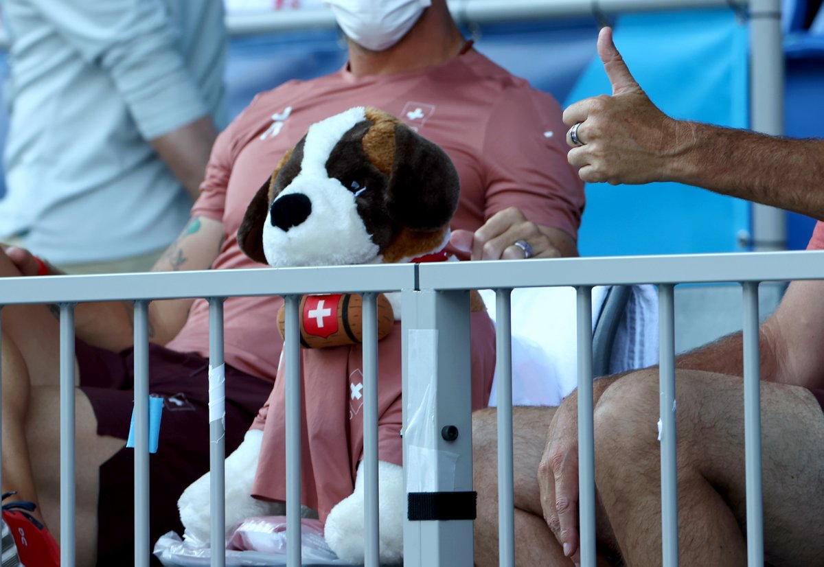 ロイター テニス女子ダブルス決勝チェコ対スイスで 客席からスイスを応援するセントバーナードのぬいぐるみ ８月１日 都内の有明 テニスの森で撮影 ２０２１年 ロイター Mike Segar