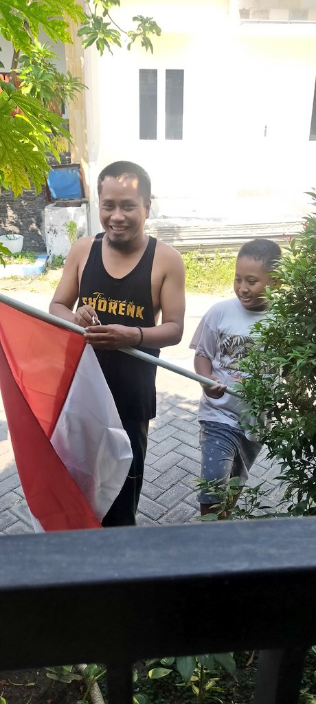 yoyoksu's tweet photo. Serentak pasang sang saka Merah Putih mulai Tanggal 1 - 31 Agustus

#NKRIHARGAMATI #RI https://t.co/vMAVkr4TxD