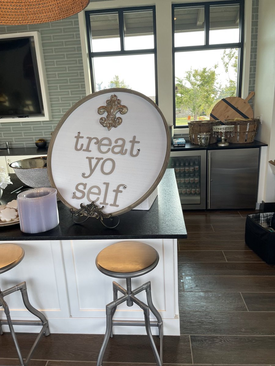 drpeppadri's tweet photo. When they throw you a party and know you’re obsessed with @parksandrec … the only acceptable dessert bar sign @unfoRETTAble @azizansari https://t.co/SP7AOMtzg3