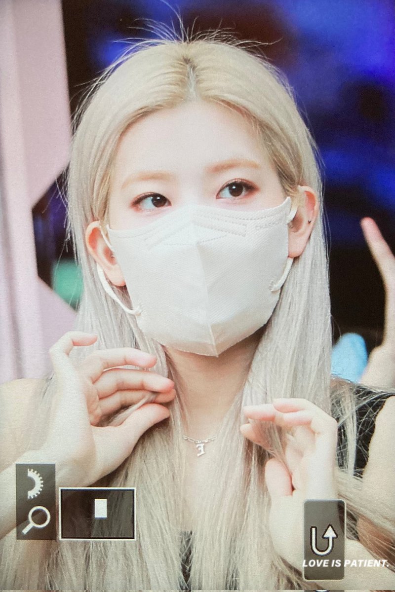 kimlip210's tweet photo. 210801 😂😂이렇게똘망똘망하고기여운것반칙..
@loonatheworld #이달의소녀 #김립 #LOONA #KimLip https://t.co/dLHQXrAJ4C
