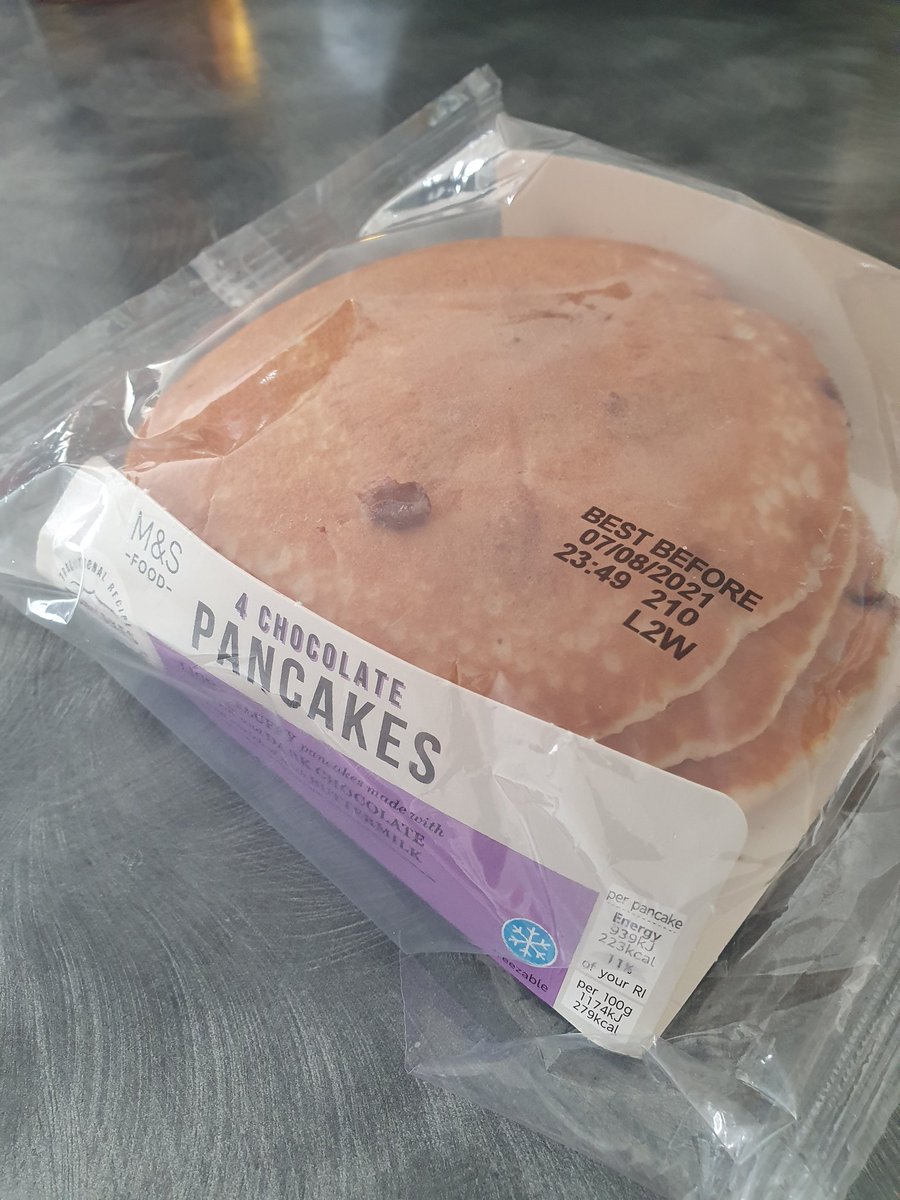 ohbarnacles99's tweet photo. @Ocado just opened this pack of 4 chocolate pancakes, only 3 in the pack???!!! https://t.co/UIpNrE1Piz