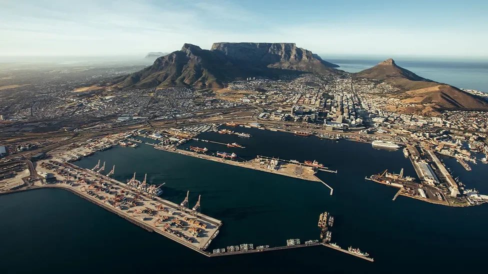 #AfriqueduSud : mise à l'arrêt des ports commerciaux après une #cyberattaque
#cybermaritime #portuaire 
lesechos.fr/monde/afrique-… via @Iesechos