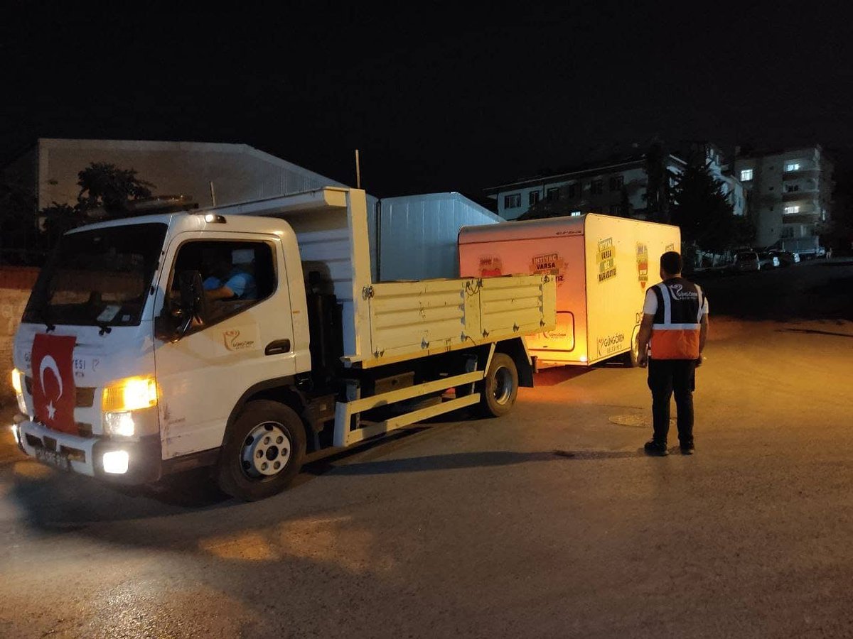 Gungorenbld's tweet photo. Gün #BirlikOlmaGünü 

Güngören Belediyesi olarak #Manavgat'a destek olmak için karavan,su tankeri ve iş makinalarımız yola çıktı.

Yaraları hep birlikte saracağız. https://t.co/CPa9Gicnzz