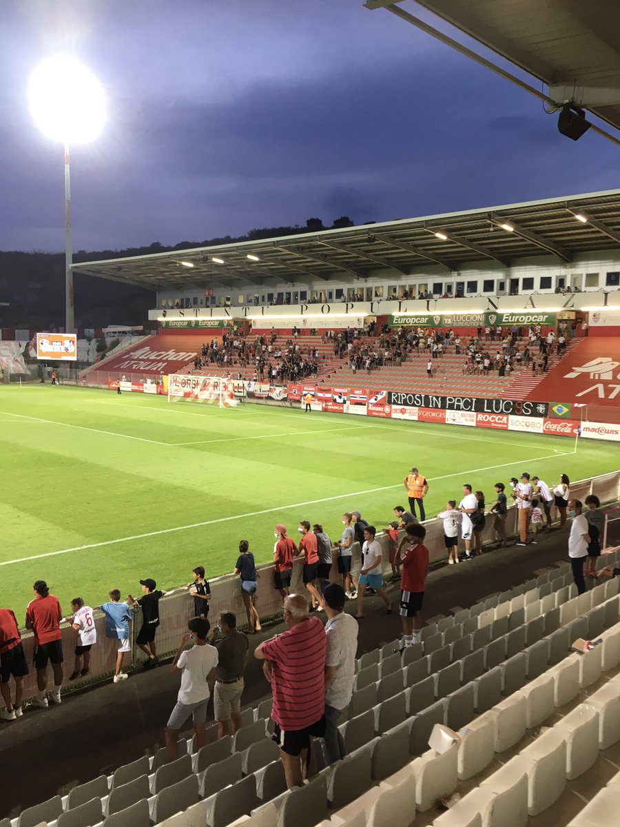 MaillardEric8's tweet photo. Hier soir , je me suis regalé pour le 1er match de #ajacciu @ACAjaccio. Une belle victoire , une belle ambiance , j ai même croisé des amis de chalon , et tout ca dans le respect des règles sanitaires (test antigenique) ! Et en prime le clapping ! ACA ACA ACA https://t.co/MdYDw8z9Mh