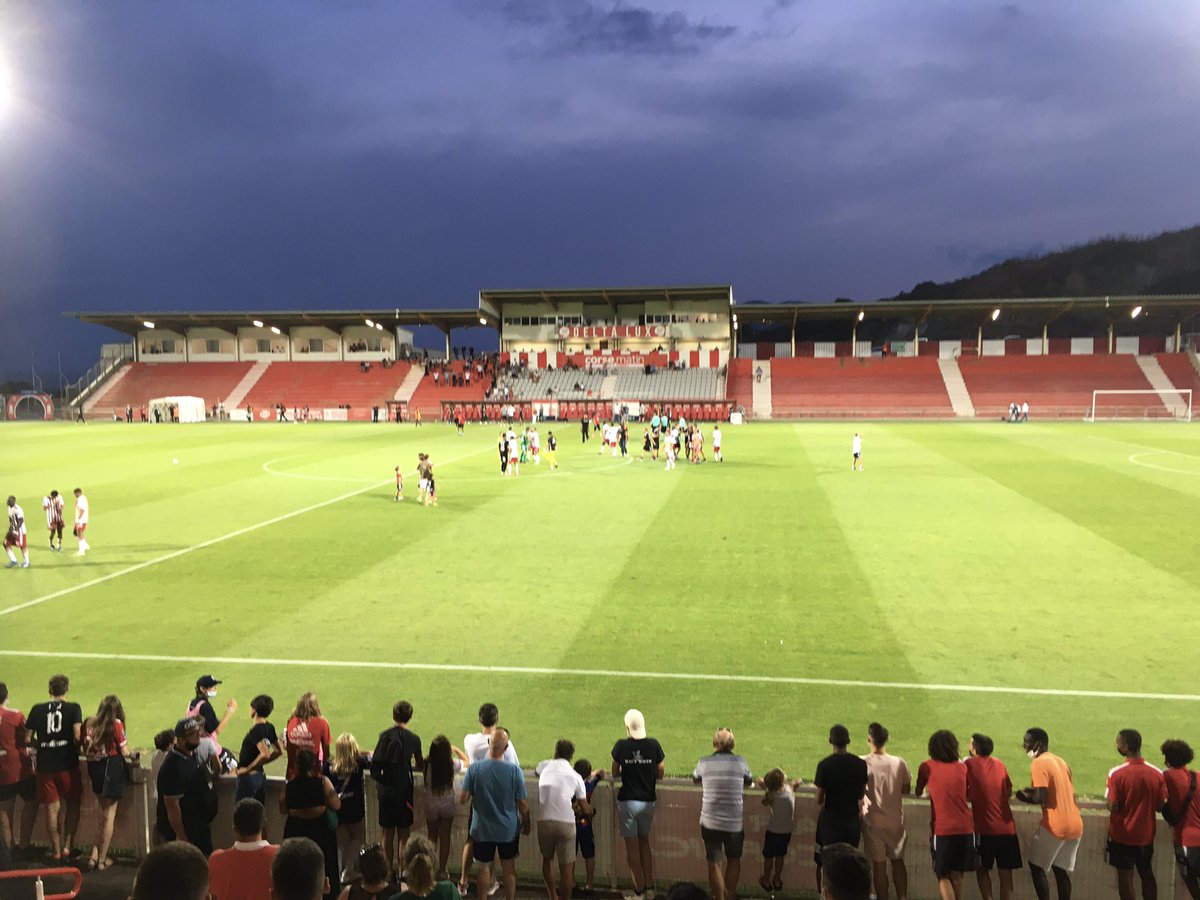 MaillardEric8's tweet photo. Hier soir , je me suis regalé pour le 1er match de #ajacciu @ACAjaccio. Une belle victoire , une belle ambiance , j ai même croisé des amis de chalon , et tout ca dans le respect des règles sanitaires (test antigenique) ! Et en prime le clapping ! ACA ACA ACA https://t.co/MdYDw8z9Mh