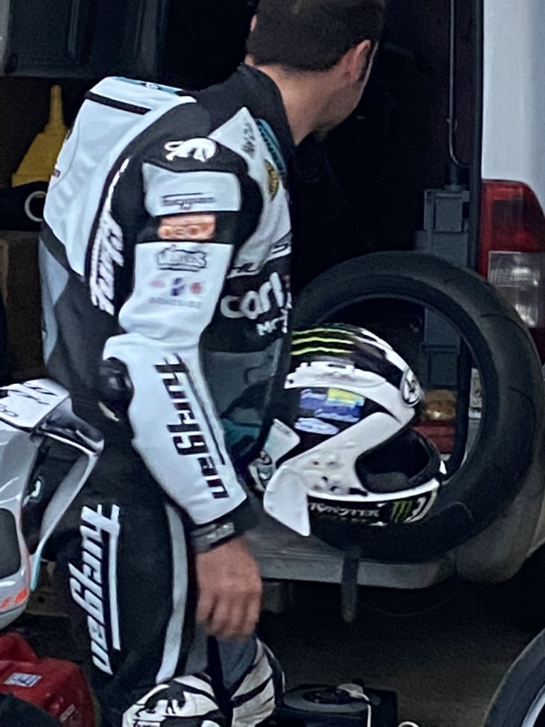 roadracingbikes's tweet photo. Great wins by @M_Dunlop3 yesterday. Great to be back racing https://t.co/QHiyVS6HMS