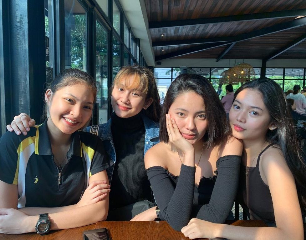 rolynism's tweet photo. happy national gf’s day, our main girlies! 🌹 https://t.co/l0FOhOz3GM