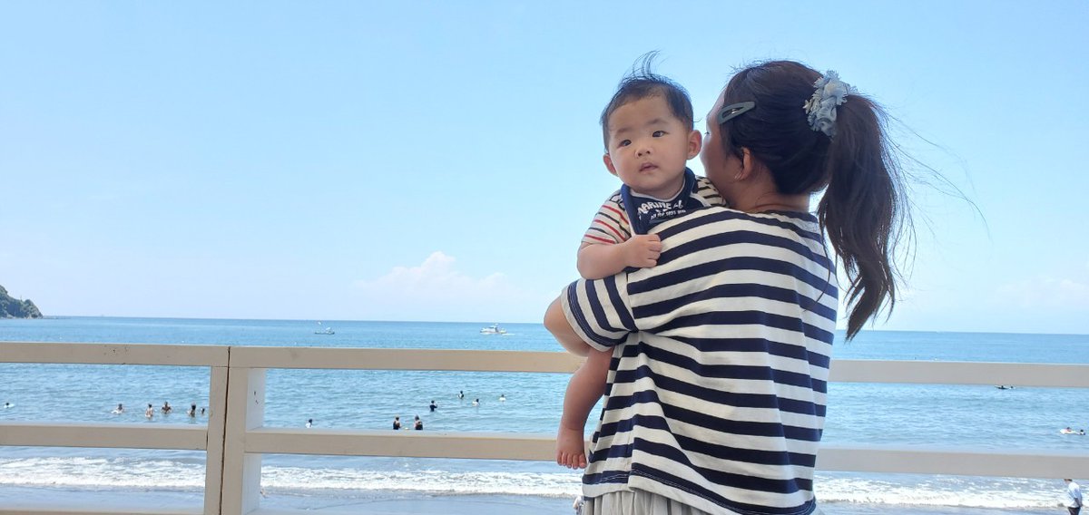 Rapirabbi's tweet photo. 友人がデザインした海の家に遊びに行って来ました🏖️
めっちゃオシャレな空間🌴さすが!
招待してくれてありがとう~💙
おチビは初めての海(ビーチ)で楽しそう🌊午前中はわりと空いていたので、のんびりできて良かった🎵
ここのソファー席、海が一望できて最高でした✨
#はじめての海
#Roins https://t.co/Xl5Rgtb4OA