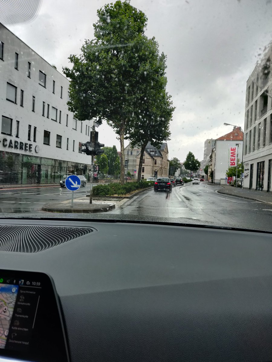 thisisme_fn's tweet photo. #ModTreffen2021 perfekt getimed, zum Abreisetag lässt Fulda noch einmal ordentlich Wasser auf der Straße! Dankeschön an @Butterfly_Lea und @HeyStani für das schon Wochenende! ❤️ und natürlich auch an alle anderen Mods! https://t.co/kuMemqwLi4