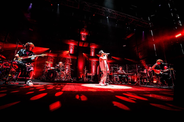 natalie_mu's tweet photo. 【ライブレポート】ONE OK ROCK新境地開いた初アコースティックライブ「馴染みながらはみ出していけ！」（写真13枚）
https://t.co/HKncxkgMaR

#ONEOKROCK #OOR_ACOUSTIC https://t.co/vL56mxI2b3