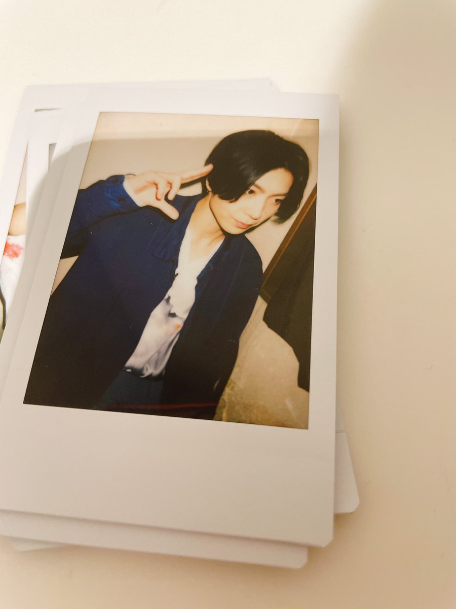 bda_ims's tweet photo. 【拡散希望】BugLug チェキ

8/1 福岡公演当日チェキを交換お願いします

譲：一樹さん、悠介さん
求：一聖さん、定価

一聖さんは福岡公演のもの優先ですが再興ツアー当日チェキでも可能です。お心当たりのある方はお気軽にご連絡ください。 https://t.co/3s8EkyickN