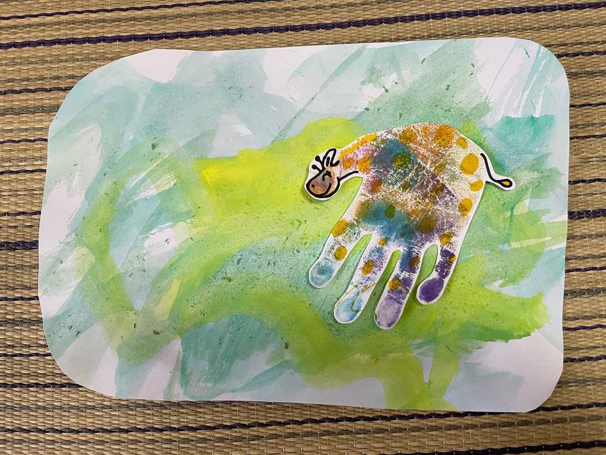Pote على تويتر チビ助 今月末に3歳になる 手形スタンプで お魚とキリン 絵の具で 海と草原 お制作 た のし 手形アート