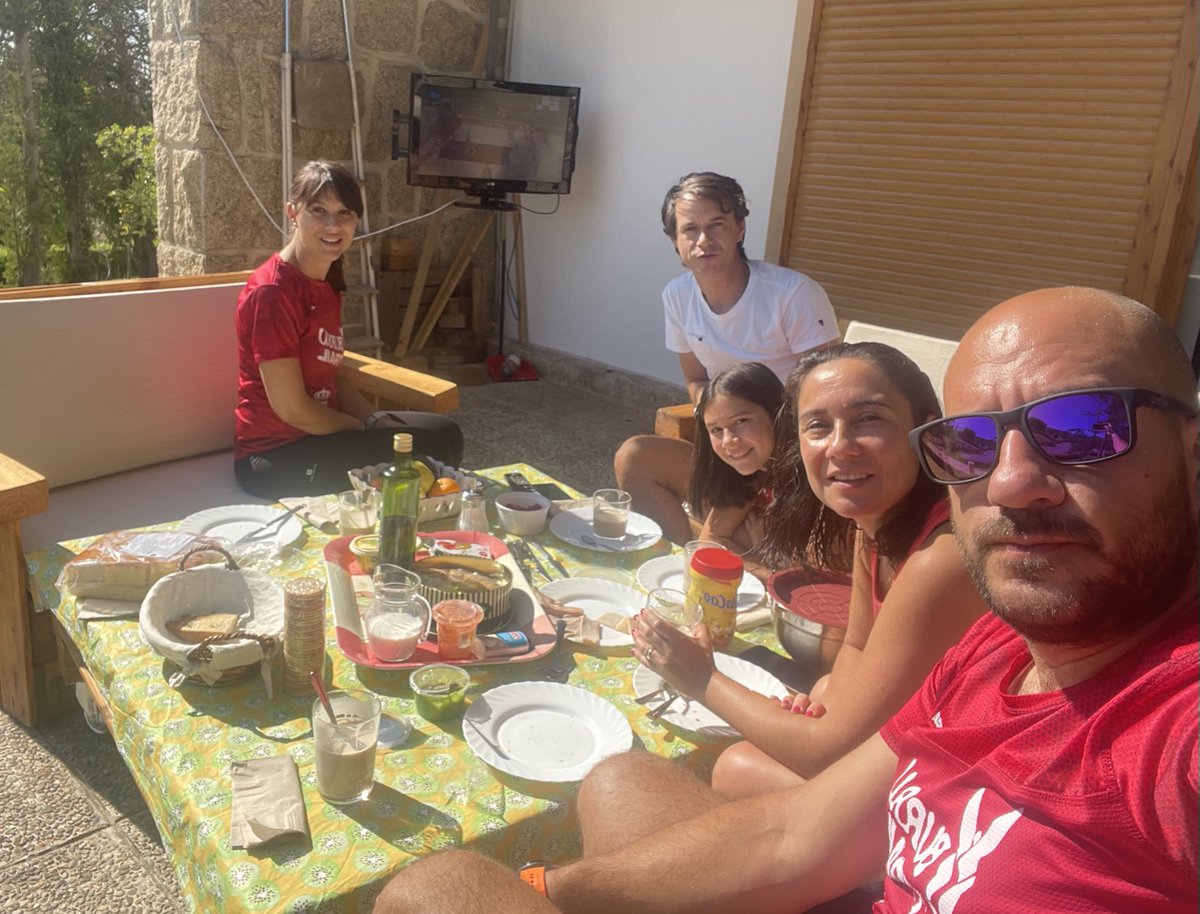 LORENA27684's tweet photo. #desayunoenfamilia #galletasdecoco #tokyo2020 #jjoo #burrutrail #desayunoconLaPrimera #TokyoRTVE1a https://t.co/PWvUNZh9AY