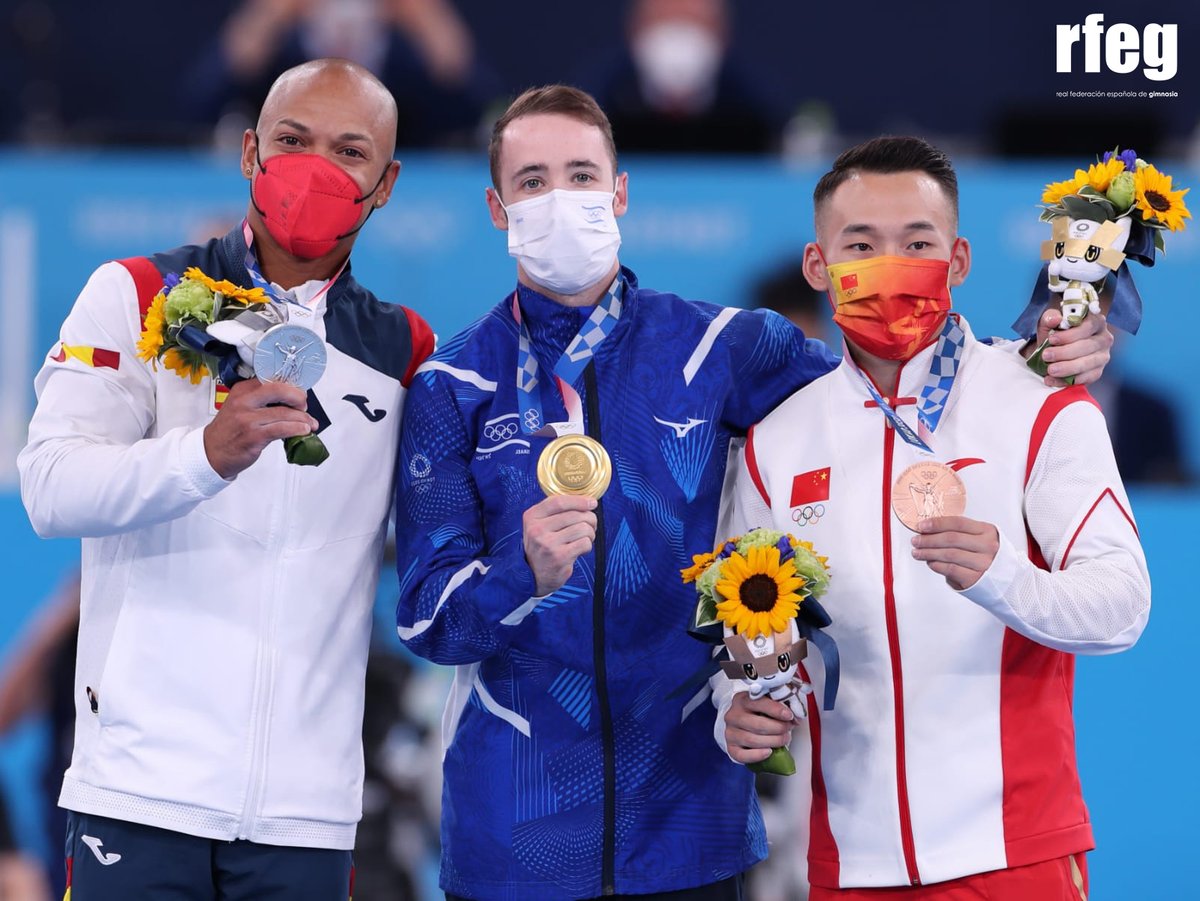 RFEGimnasia's tweet photo. ¡¡AQUÍ LO TENEMOS!!🔝

Ray Zapata con la medalla de PLATA OLÍMPICA🥈

¡¡ESPECTACULAR!! 🤩

#Tokyo2020 #ESP #ElCorazónDeEspaña https://t.co/S8sup9Ln4T