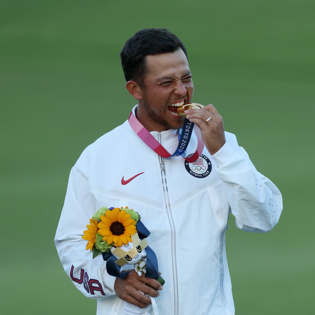 The sweet taste of victory.

Gold for <a href="/XSchauffele/">Xander Schauffele</a>. 🥇