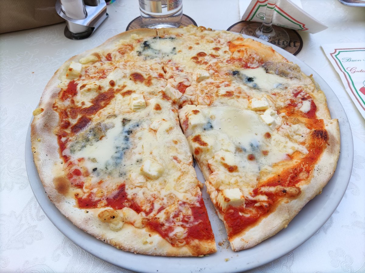 Yodajonasde's tweet photo. So. Das #ModTreffen2021 ist vorbei. Es war wie immer schön. Danke an @HeyStani , @Butterfly_Lea und allen anderen, die da waren. Danke für das ganze leckere Essen, Drinks und die schöne Zeit. 😋😍 https://t.co/l8Gpknk57a