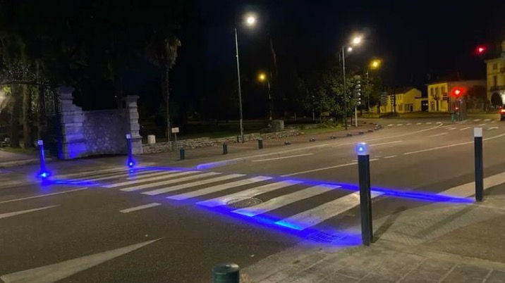 🇲🇫 FLASH | À #SaintPaullèsDax des passages #piétons #lumineux ont été installés. 'On les voit bien, on les voit de loin ! Et puis c'est efficace', se félicite Julien #Bazus, le #maire de la ville.

(France Bleu) #Sécurité