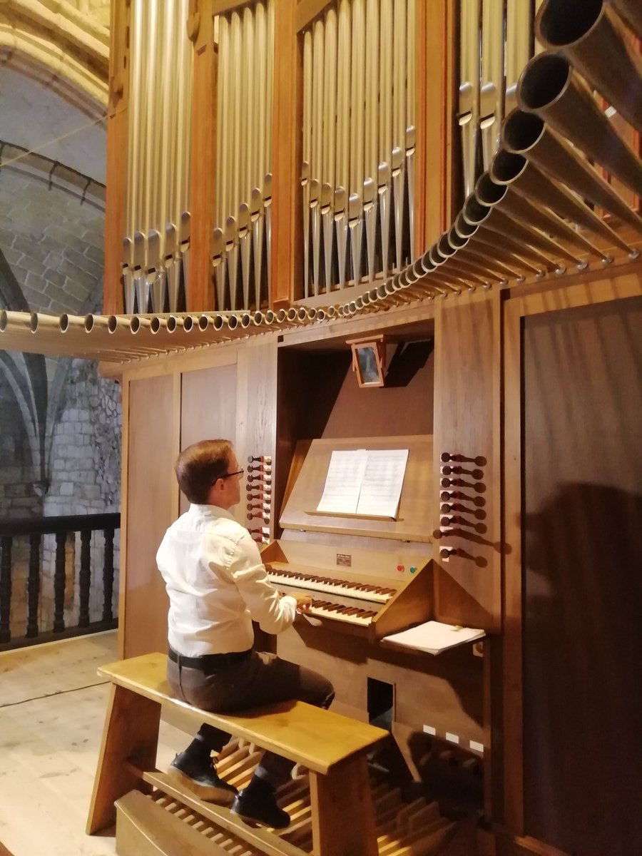 javiorganista's tweet photo. Afortunado por mi trabajo...ayer disfrutando en San Vicente de la Barquera, hoy me toca #Frechilla
@thadeoortega @NOrganaria
#Acoca #TadeoOrtega #Palencia
#ConciertoDeÓrgano #Organaria #ÓrganoBarrocoEspañol #TierraDeCampos #Organ https://t.co/RhIUHH1J2R