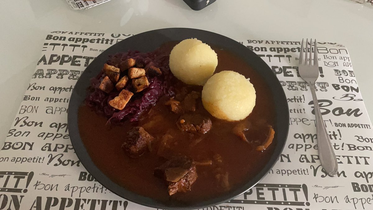 Thüringer Klöße Gulasch und Rotkohl