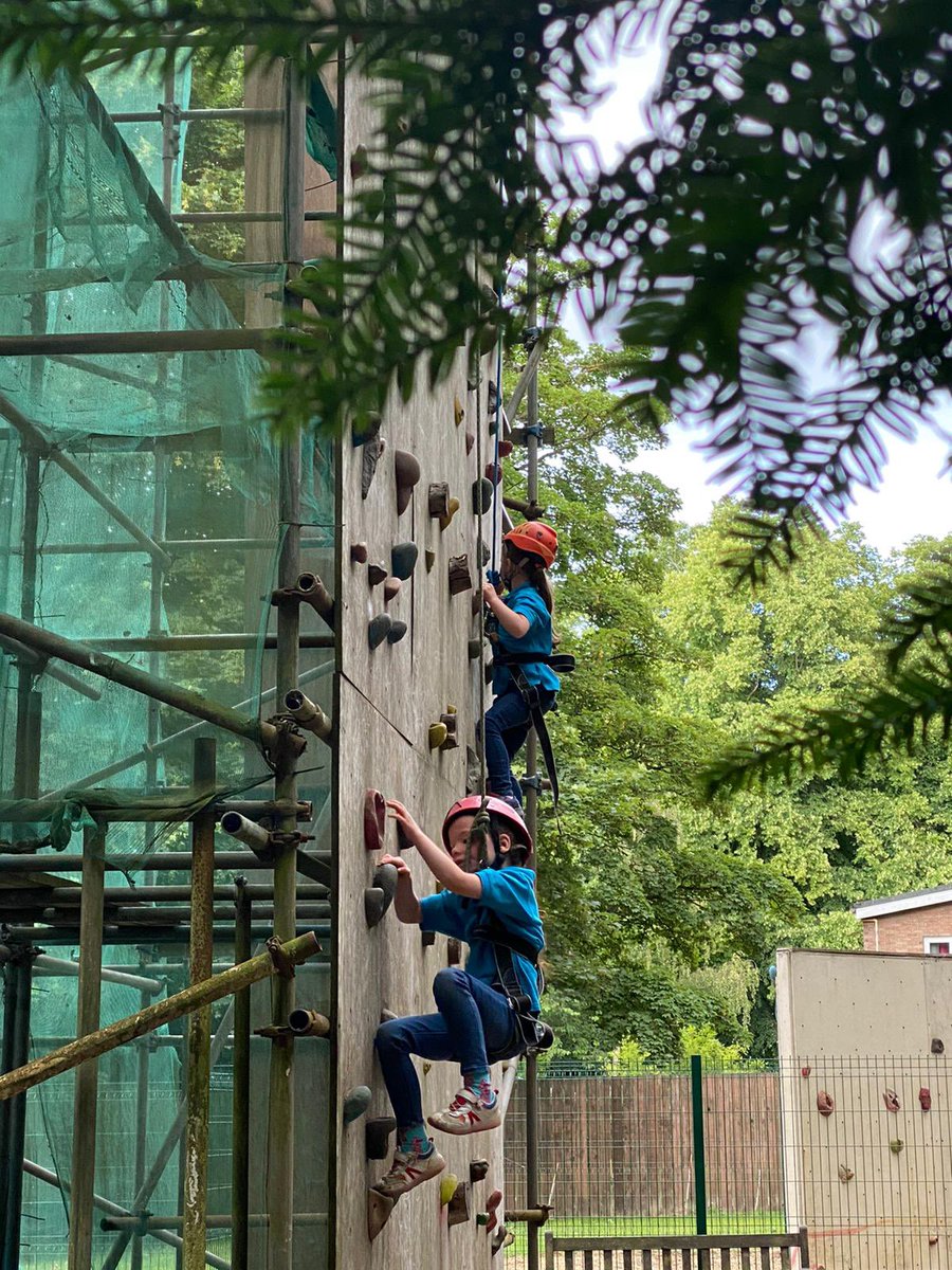 4thwashscouts's tweet photo. Brilliant beavers overcame their fears on the @AdventureCentre climbing wall! #SkillsForLife https://t.co/y23j1D1tyM