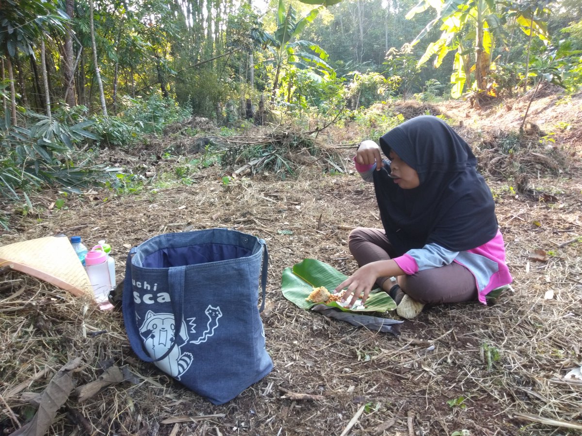didisardi76's tweet photo. Subhanallah ,,, nikmatnya rizki yang ada disantap di alam terbuka sambil melepas lelah . https://t.co/tmOssvS81l