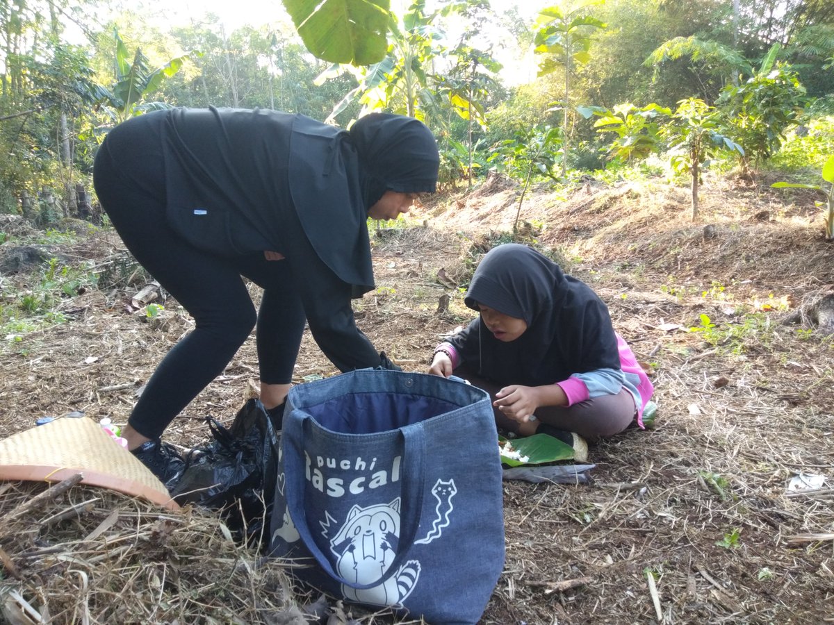 didisardi76's tweet photo. Subhanallah ,,, nikmatnya rizki yang ada disantap di alam terbuka sambil melepas lelah . https://t.co/tmOssvS81l