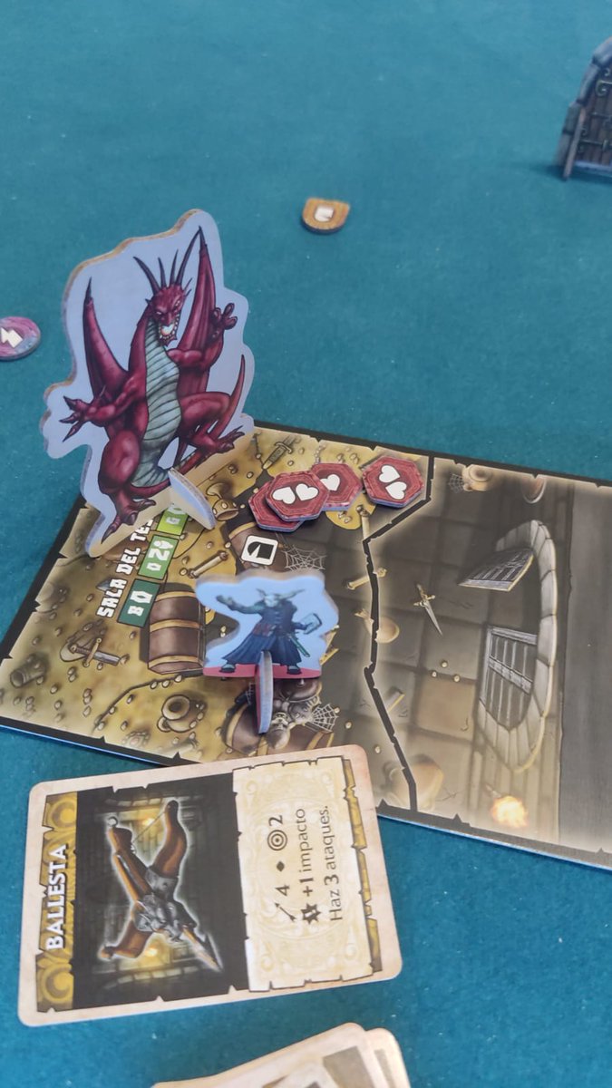 HRisketosa's tweet photo. La mazmorra acaba de empezar y los orcos, bestiorcos y goblins no dejaban de salir al encuentro. Finalmente el mago alcanzó la sala del tesoro defendido por un enorme dragón. A punto de morir arrebata un tesoro, la ballesta, con la misma le asesta el golpe mortal. Gana la partida https://t.co/SmFrQiCdN2