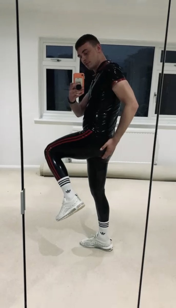 StableMaster7's tweet photo. Featured Member - Welcome to @lad55_ who just joined today.  A very hot addition to our #wankclub and looking super hot in #rubbergear 
Can’t wait to have you at a #gayorgy 

#rubberfetish #gayrubber #latexfetish https://t.co/SBMIYxdVAh