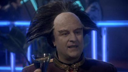 you know a dude is a real boss when he walks into the space station with a hairline like this