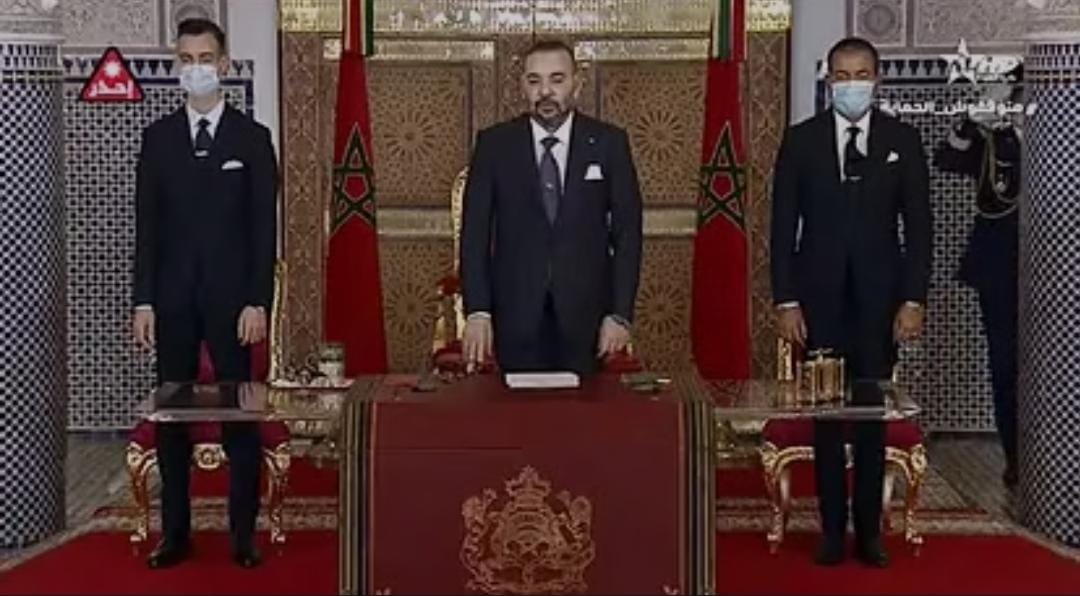 Jadiyetumohtar's tweet photo. Mohamed VI a Dios #rogando y con el mazo #dando: "Marruecos está comprometido con la estabilidad y la seguridad en la zona euromediterránea"
El monarca insta a Argelia a cooperar y abrir sus fronteras en su tradicional discurso con motivo de la conmemoración del ascenso al trono. https://t.co/D17rQ5xzR0