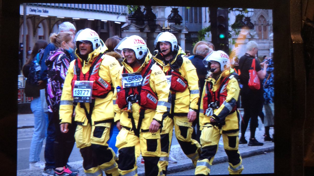 Biggest cheer I heard today was for these fine folk running #LLHM for <a href="/RNLI/">RNLI</a> #LondonLandmark #RNLIheroes