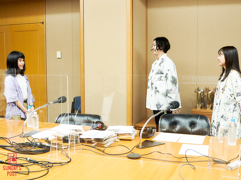 sundayspost1's tweet image. そして！番組HPでは、本日の放送の模様を写真とともに一部文字起こししています。はつねちゃんとYOASOBIのお二人との緊張の初対面…‼こちらも是非、チェックしてみて下さい📮💖沢山の人に「ラブレター」とはつねちゃんの思いが届きますように💌 #サンポス #YOASOBI #andpost
tfm.co.jp/post/index.php…