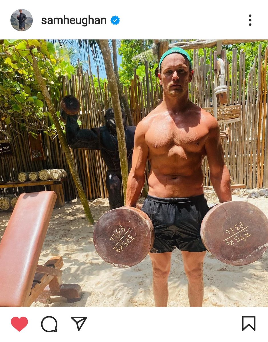 ✈🍹Twitter is covered with Sam's Instagram photos.  It's a special gift from Sam, so I tweet too hahaha😅😜🎶🎶🎶🔥💯
(🦋the headband is very nice🍨)