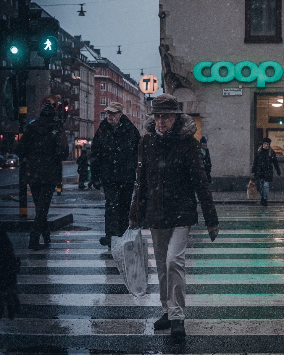 IssarCerrato's tweet image. City light show #NFTCommunity #streetphotography