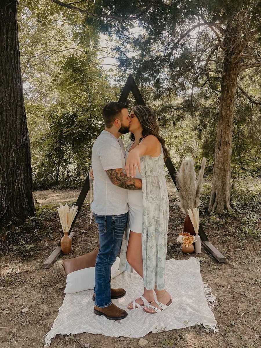 AlexisSharon15's tweet photo. He made me his fiancée the day before national girlfriend day…convenient.. https://t.co/KsYHeEAghp