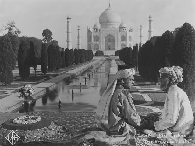 mucstadtmuseum's tweet image. #mstmlive auf unserem Instagram-Kanal am 2. August, 17 Uhr für Cineasten &amp;amp; Freiluftkino-Fans: #sommerimhof geht in die nächste Runde - am 4. August beginnen die Internationalen Stummfilmtage. Stefan Drößler, Leiter des @filmmuseummuc, stellt uns die Filmauswahl vor 📽 Tune in!