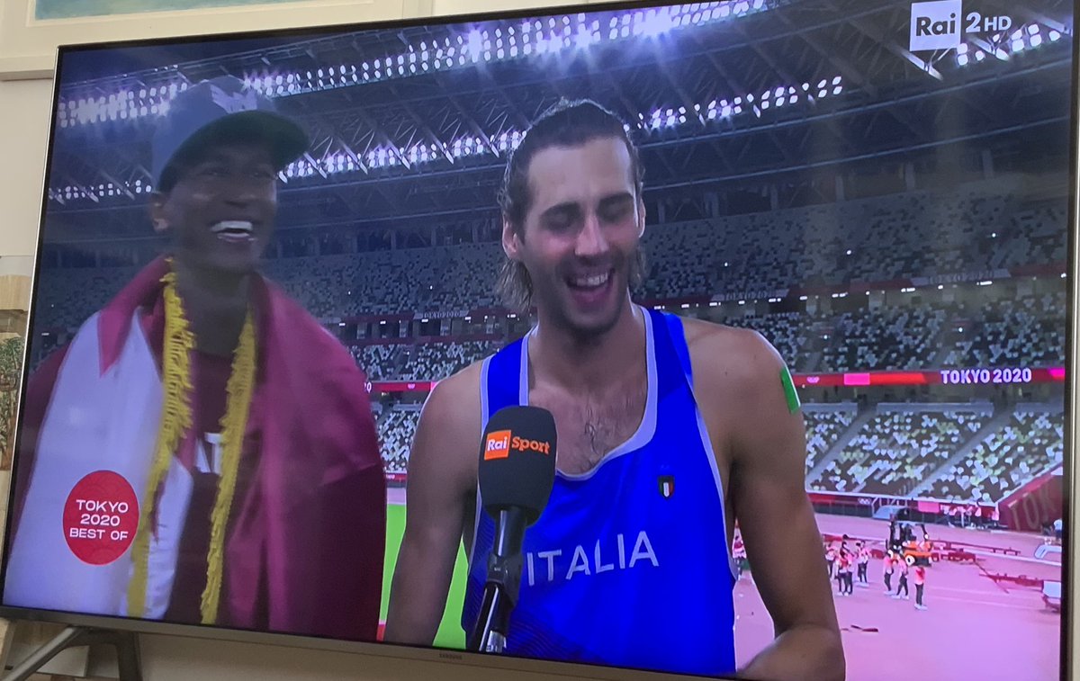 Stefav's tweet photo. Un oro alle #olimpiadi è cosa straordinaria, ma questa immagine la rende unica #Tamberi #Gimbo #Barshim https://t.co/qMyhKBy0Vg