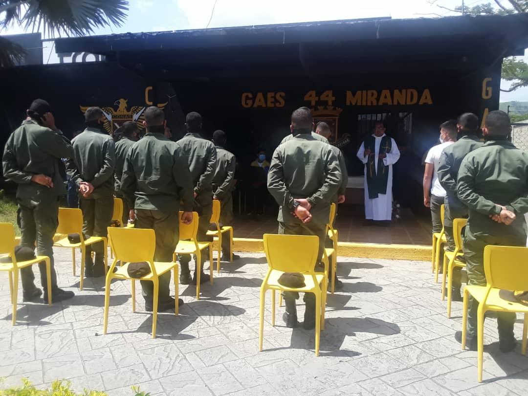 81_dvf's tweet photo. #GNBCONAS, El .@GAES44ZM celebró Misa de Acción de Gracias con motivo al 84 Aniversario de nuestra gloriosa Guardia Nacional Bolivariana. 
 #1Ago #GNB #CEOFANB
#CuidémonosDeCovid19
#RumboAl84AniversarioGNB
.@NicolasMaduro 
.@vladimirpadrino 
.@GNBCmdteGral https://t.co/g6ohGjRH7c