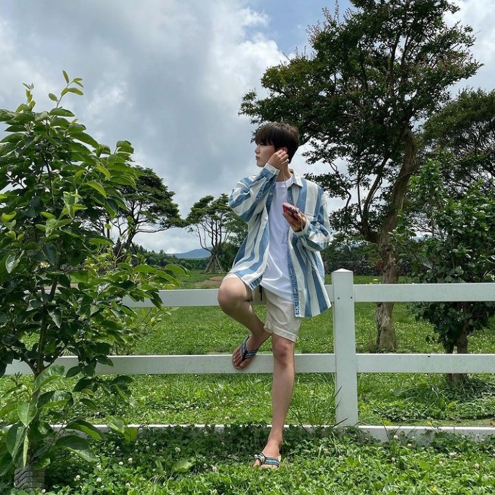 archive_kwan's tweet image. him with the nature looks so mesmerizing 💗