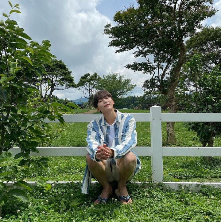 archive_kwan's tweet image. him with the nature looks so mesmerizing 💗