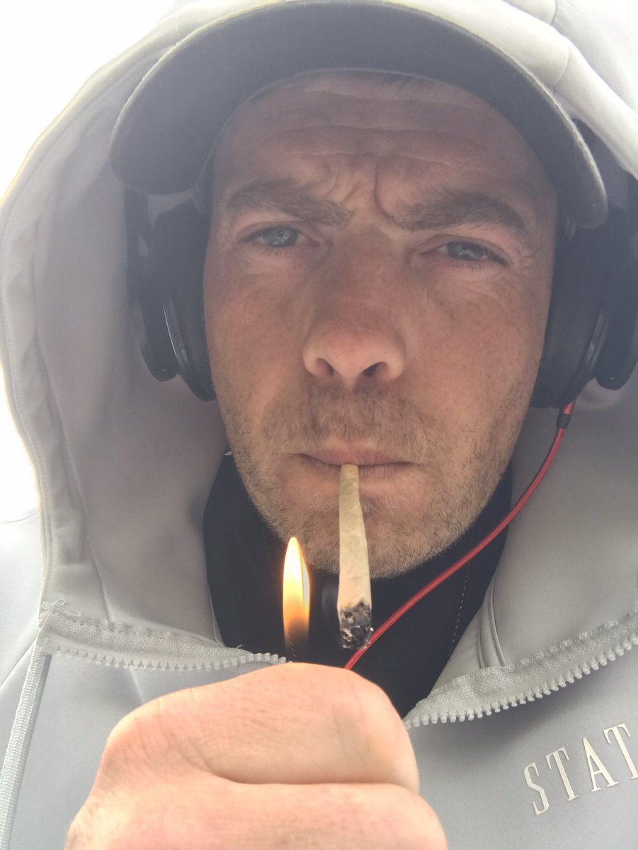 Space_Cowboy3's tweet photo. Top of the pit
#sundayspliff https://t.co/nM1HwMNFyY