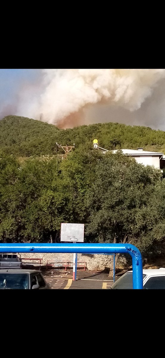 Yangın Gündoğmuş Umutlu köyüne ulaştı. Havadan destek gerek. #gündoğmuşyanıyor #ümütlü #havadanmuedahaleistiyoruz