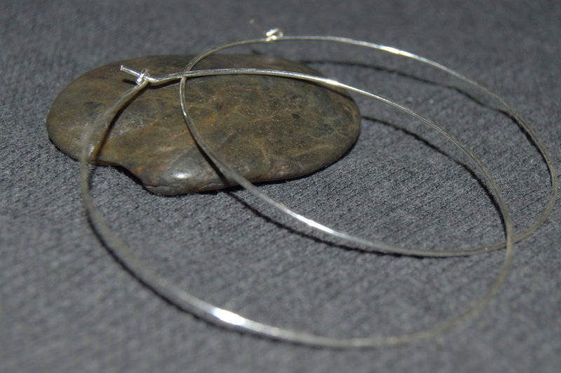 Thanks for the kind words! ★★★★★ 'Well made and Beautiful!' Raya etsy.me/3fjTRfL #etsy #silver #circle #women #minimalist #earlobe #hammeredhoops #thinhoopearrings #wirehoopearrings #silverhoops