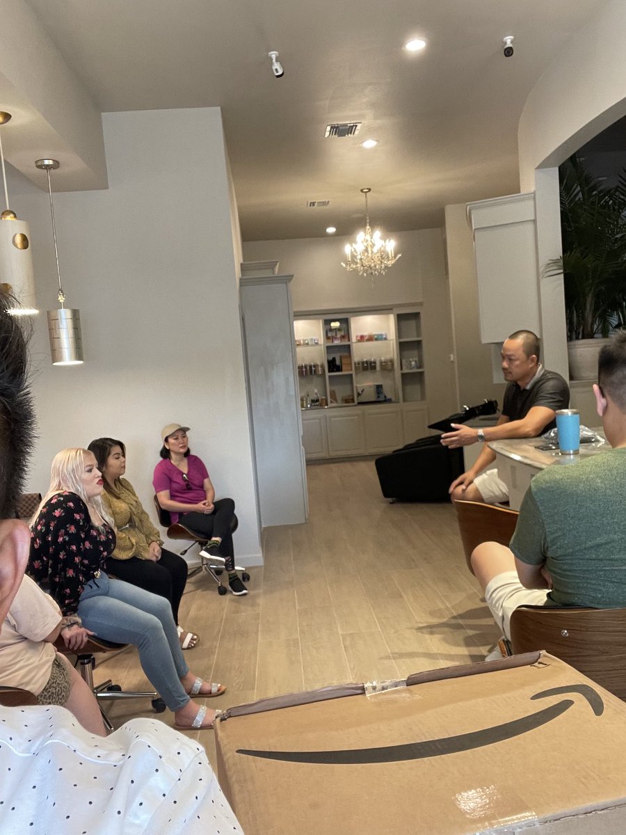 iHateCammm's tweet photo. Why so serious @_leedonnaa ??? 😂😂😂 @kenzee_margaret #TeamBE2 #CompanyMeeting https://t.co/BH7aPrD5Et