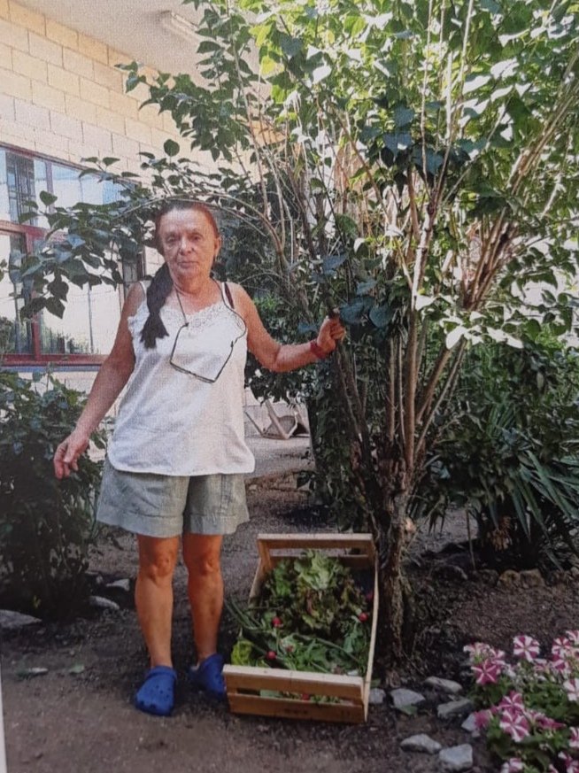 La companya Lola, foto realitzada per una funcionaria de Brieva al jardi/hort de la presó , situada a Àvila
Llibertat Lola
Amnistia Total