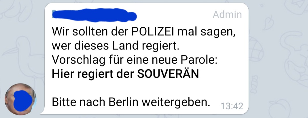 mic_en's tweet photo. Derweil geben #Schiffmann|s Schergen aus der sicheren Entfernung Regieanweisung an das Fußvolk.
#b0108
#Querdenker
#Stusstour
#stussbus https://t.co/FaRBmVqNuX