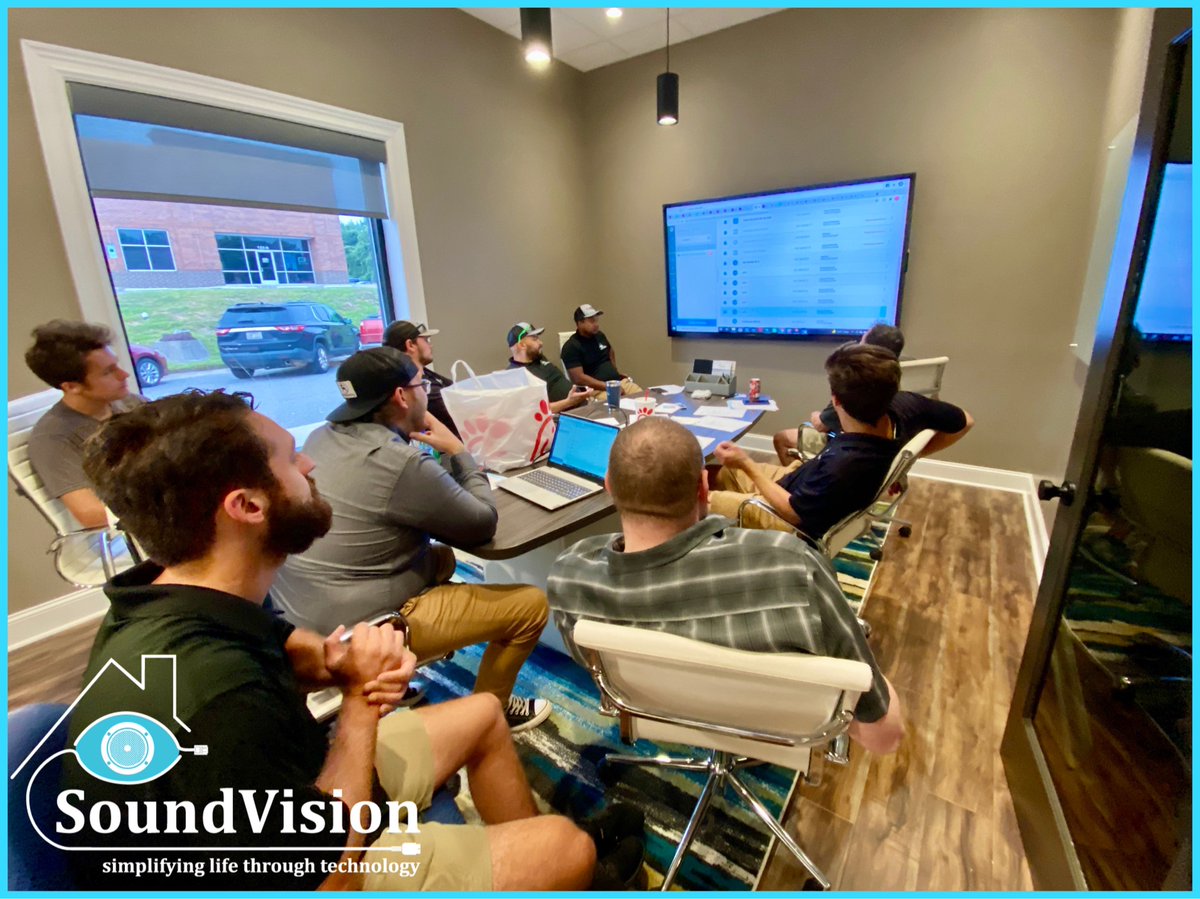 soundvisionlkn's tweet photo. Our project install team reviewing next week’s schedule and details.
#teamwork #projectinstall #avlife #avtechs #conferenceroom #samsung #fliptv #lkn #clt https://t.co/Sgkhy0FdFh