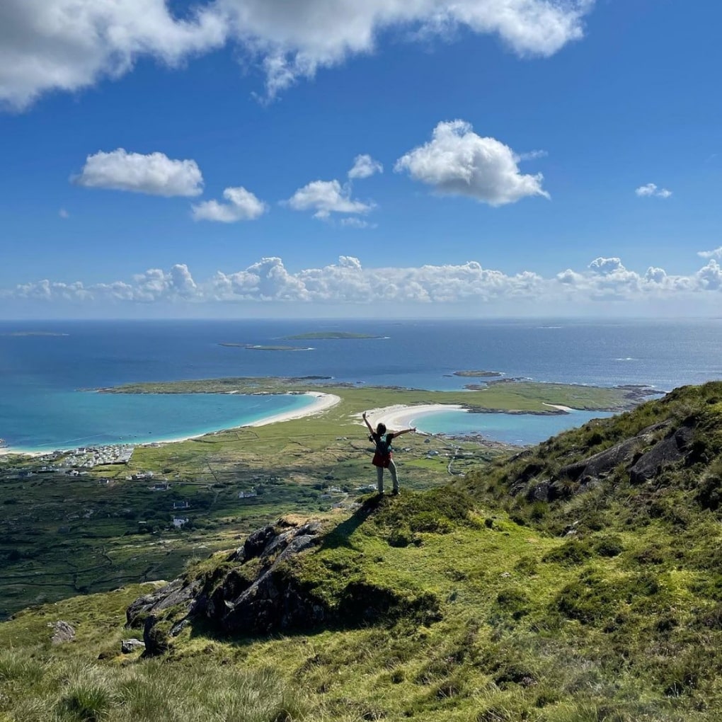 That view from atop Errisbeg Mountain in Roundstone sure is a stunner!👌⛰️💯😍

📸 IG / @____j____p____2
📌 Errisbeg, Connemara

#HikingGoals #ThatView #Hiking #HikeLife #Mountain #DogsBay #GurteenBay #Errisbeg #Roundstone #Connemara #Galway #Ireland #VisitGalway