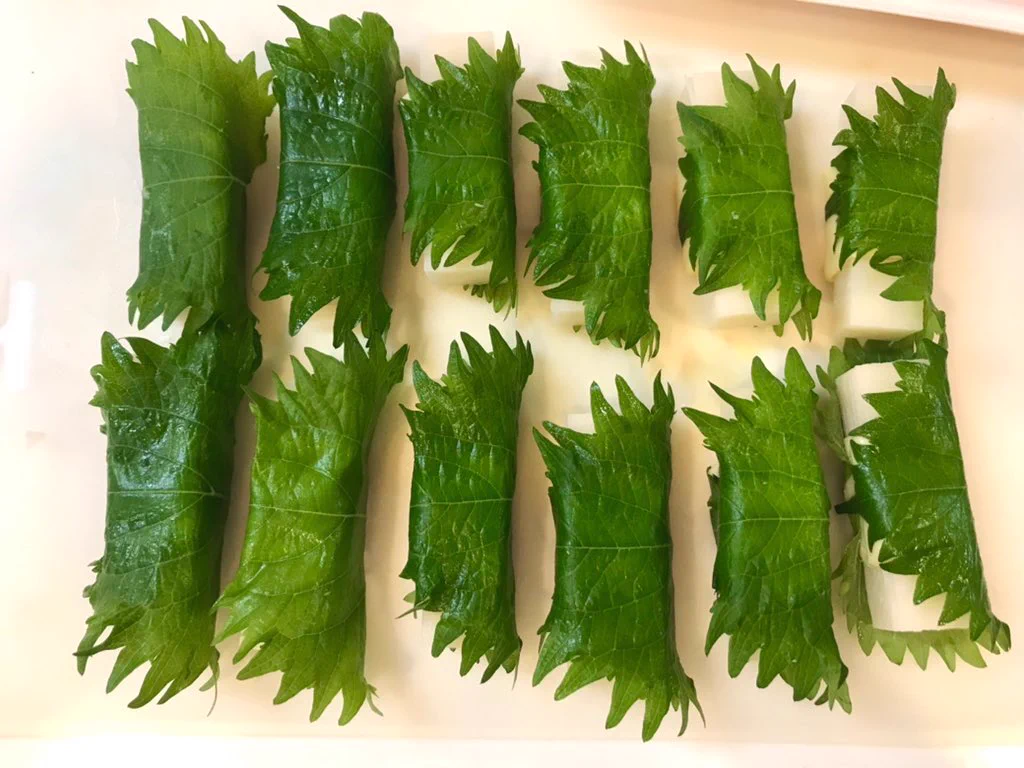 相性抜群！切り餅にチーズ・大葉・豚肉を巻き弱火で蒸し焼きが美味しい！